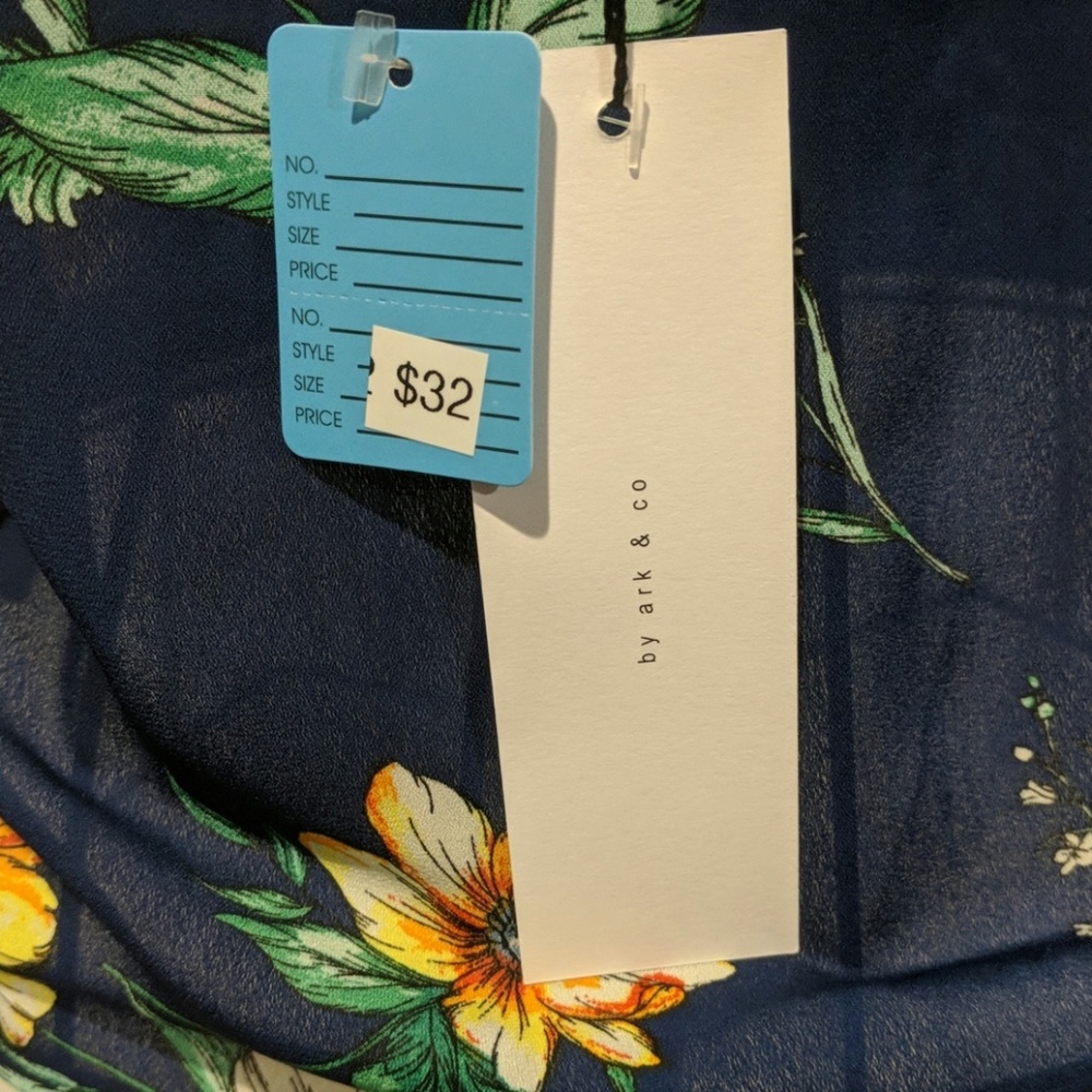 The Room ☀️🏵️🌼Summery floral Off Shoulder blouse 🌼🏵️☀️ - Picture 4 of 4